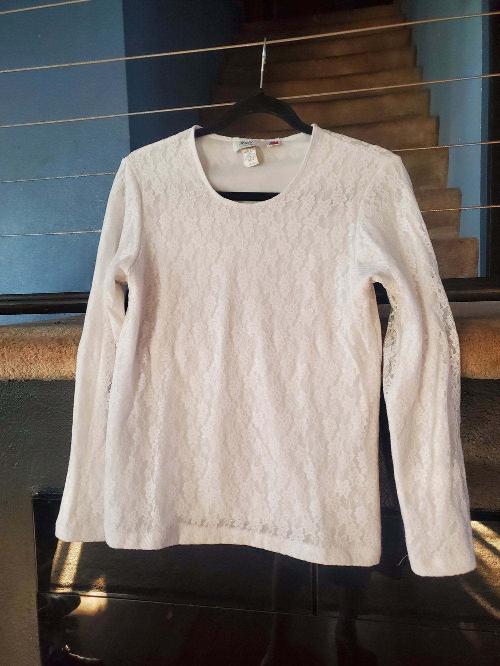 Women’s White Lace Long-Sleeve Scoop Neck Top